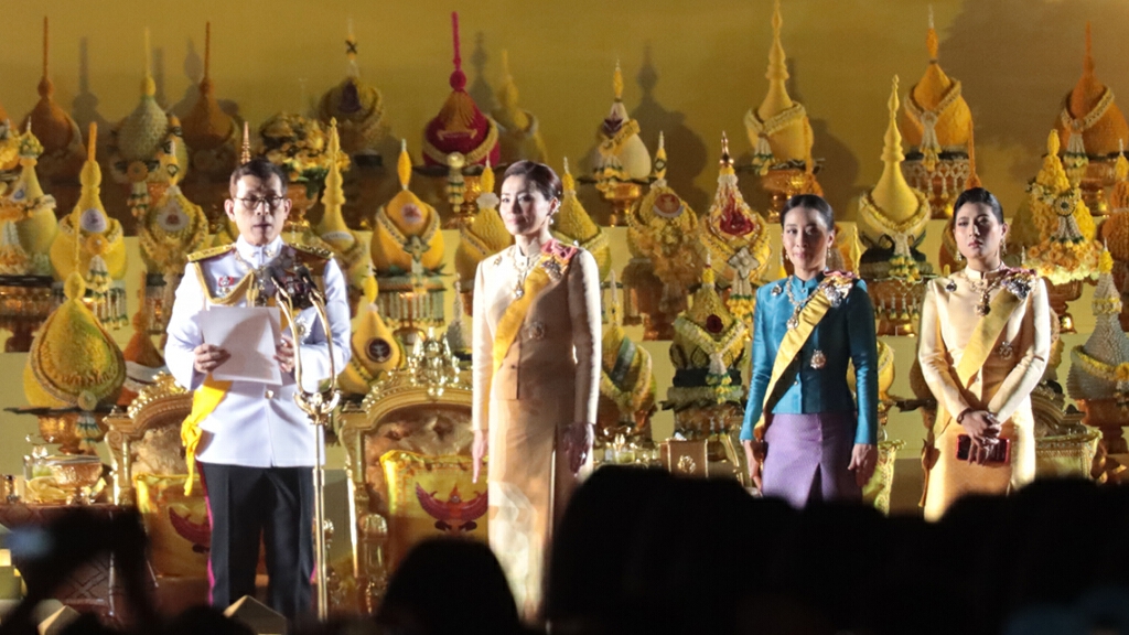 "ในหลวง"ทรงมีพระราชดำรัส น้อมรำลึกรัชกาลที่ 9 ขอพระบารมีคุ้มครองรักษาประเทศชาติ "ในหลวง"ทรงมีพระราชดำรัส น้อมรำลึกรัชกาลที่ 9 ขอพระบารมีคุ้มครองรักษาประเทศชาติ