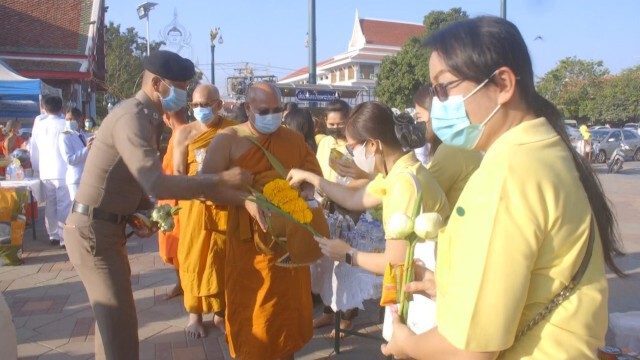 ตักบาตรพระ 89 รูป ถวายพระราชกุศล