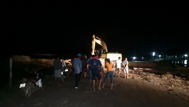 ชาวหนองตรุดขนของกลางดึก