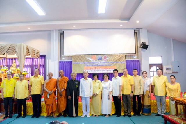คณะพระธุดงค์เพื่อสันติภาพโลก "เดินด้วยกัน นำพาสันติ" เดินทางผ่านจังหวัดชุมพรแล้ว