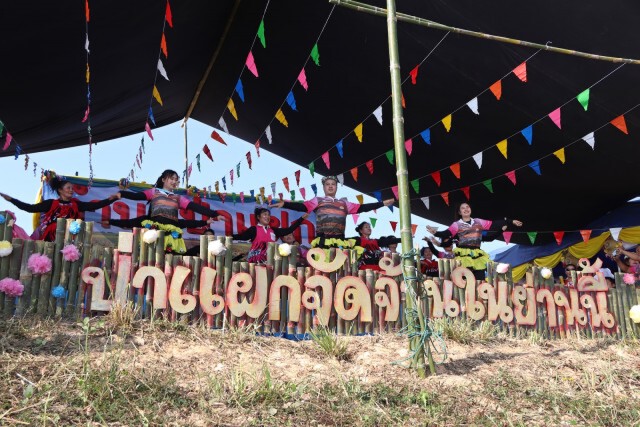 "แม่ใจ"สืบทอดประเพณีแข่งเรือพายประมง