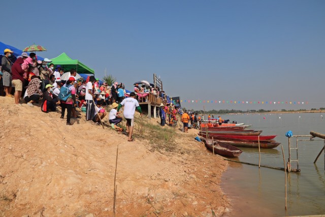 "แม่ใจ"สืบทอดประเพณีแข่งเรือพายประมง