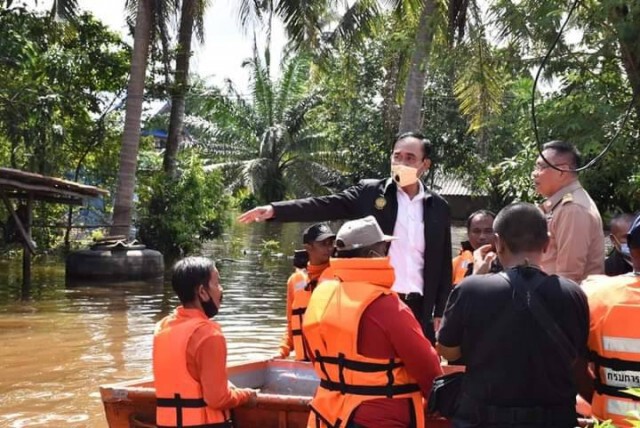 นายกฯ ลงใต้ เยี่ยมผู้ประสบภัย