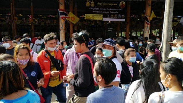 แห่จองวัตถุมงคล หลวงพ่อทองสุขศิษย์หลวงปู่ทิม ยอดพุ่ง