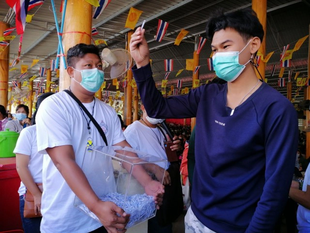 แห่จองวัตถุมงคล หลวงพ่อทองสุขศิษย์หลวงปู่ทิม ยอดพุ่ง