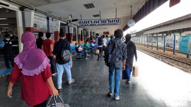 เปิดเดินรถไฟสายใต้หลังน้ำท่วมคลี่คลาย
