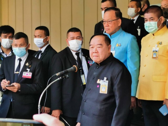 "พล.อ.ประวิตร"ลั่น"ผมไม่ไหว" หลังโหรฯชี้ปีหน้าปรับครม.-รัฐบาลอยู่ยาว