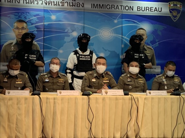 สตม. จับ ต่างชาติ หลอกโอนเงินค่าธรรมเนียม ล้านกว่าบาท
