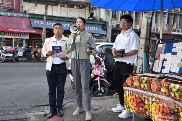 "ช่อ"หาเสียงนายกอบจ.อุตรดิตถ์-ลั่นถูกกลั่นแกล้ง