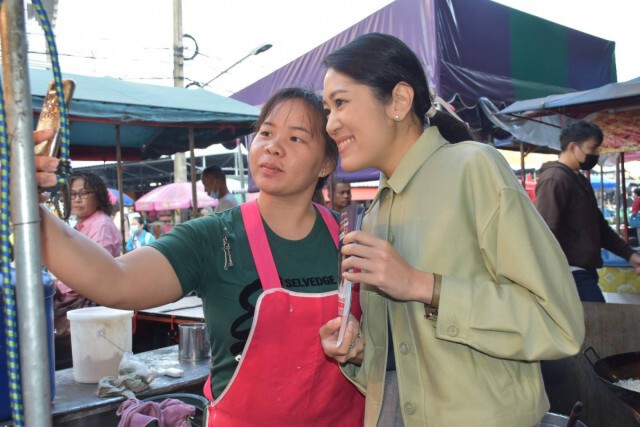 "ช่อ"หาเสียงนายกอบจ.อุตรดิตถ์-ลั่นถูกกลั่นแกล้ง