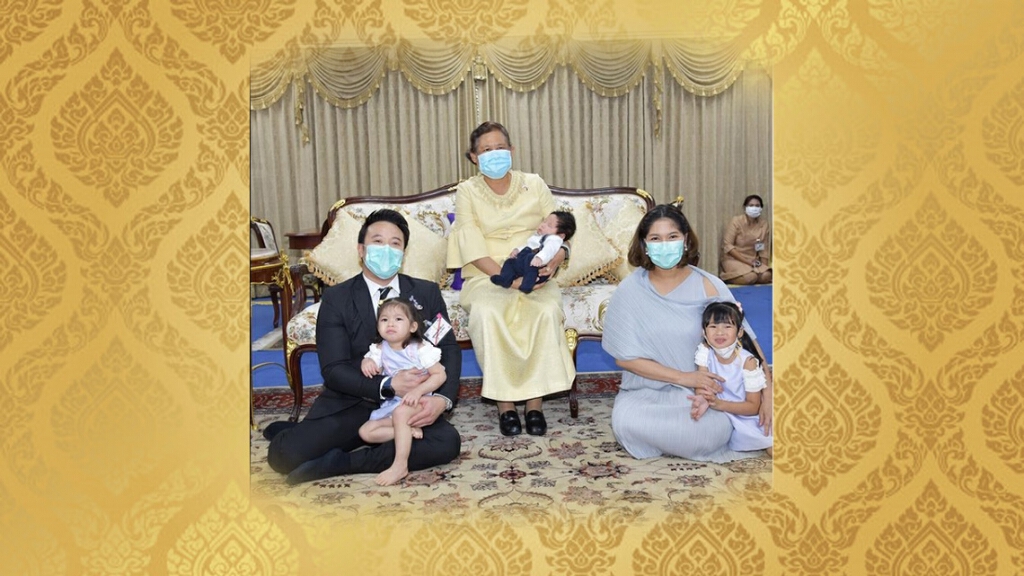 กรมสมเด็จพระเทพฯ ทรงขริบผมไฟให้น้องเปรม ครอบครัวมิค-เบนซ์ เผยปลื้มปีติอย่างหาที่สุดมิได้ กรมสมเด็จพระเทพฯ ทรงขริบผมไฟให้น้องเปรม ครอบครัวมิค-เบนซ์ เผยปลื้มปีติอย่างหาที่สุดมิได้