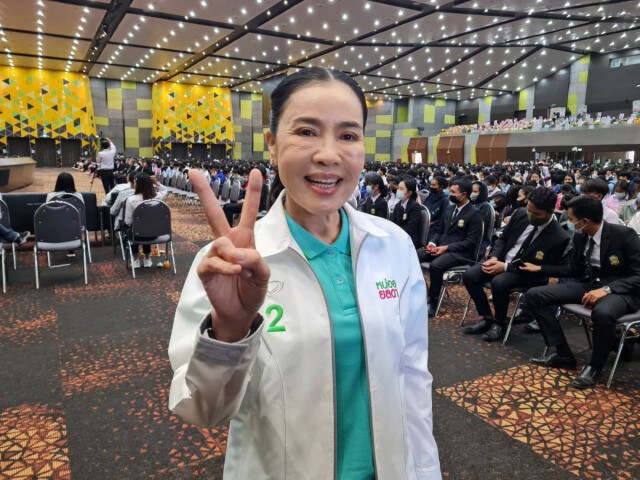 เวทีดีเบตนายก อบจ.โคราชเข้มข้น นศ.แห่ฟังกว่า 2,500 คน