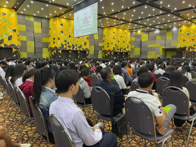 เวทีดีเบตนายก อบจ.โคราชเข้มข้น นศ.แห่ฟังกว่า 2,500 คน