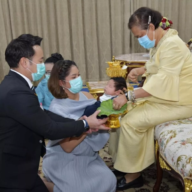 กรมสมเด็จพระเทพฯ ทรงขริบผมไฟให้น้องเปรม ครอบครัวมิค-เบนซ์ เผยปลื้มปีติอย่างหาที่สุดมิได้