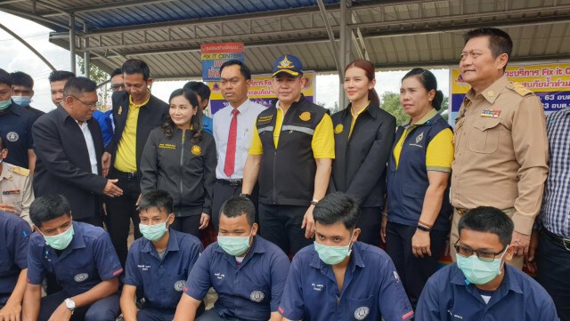 "ธรรมนัส-นฤมล"บิน"นครศรีฯ-สุราษฎร์"เยี่ยมเกษตรกรผู้ประสบอุทกภัย
