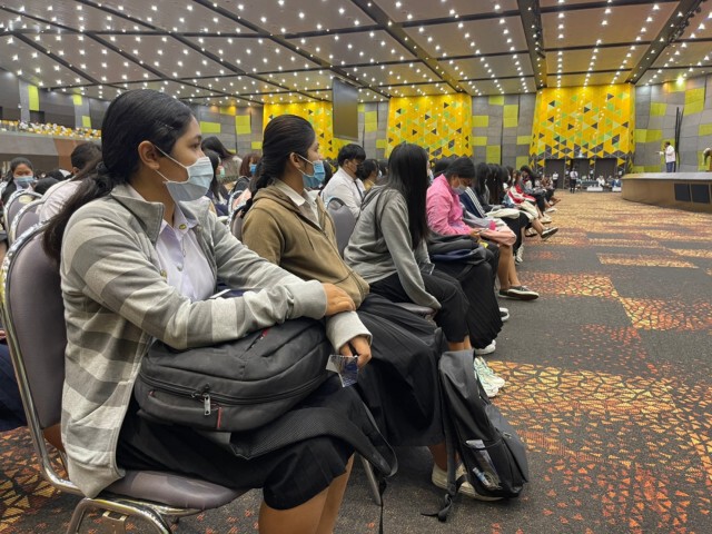 เวทีดีเบตนายก อบจ.โคราชเข้มข้น นศ.แห่ฟังกว่า 2,500 คน