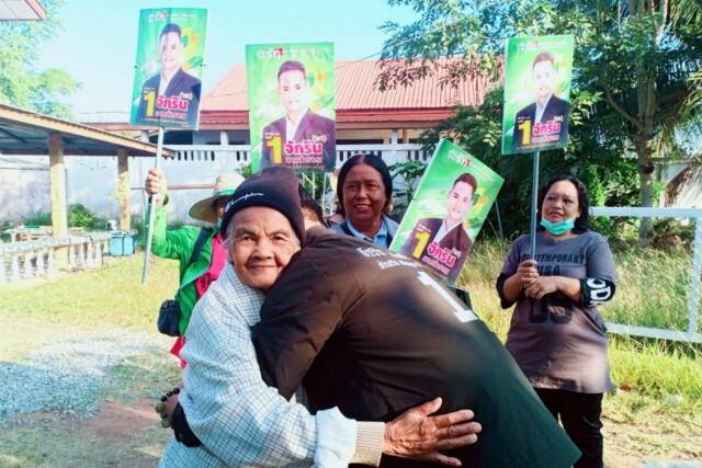 โค้งสุดท้ายหาเสียงดุเดือด เข้าถึงจับมืออ้อนขอคะแนน
