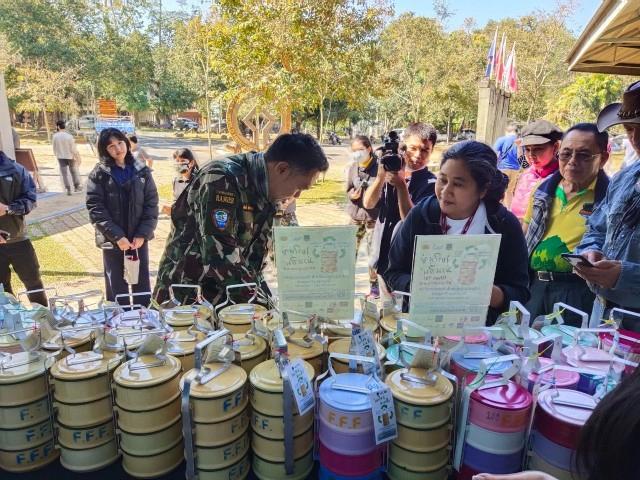 ปิ้งไอเดีย "เขาใหญ่ม่วนซื่น" ให้นทท.ยืมใช้ปิ่นโตลดขยะ