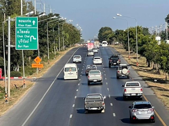 จราจรถนนมิตรภาพช่วงบ่ายรถแน่นหลายจุด