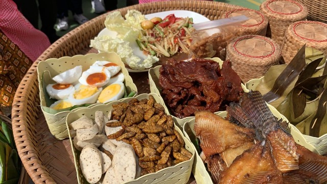 แห่เที่ยว"เมืองจันทร์เทราะมอไฮ" โชว์ลีลาส้มตำชนเผ่ากูย