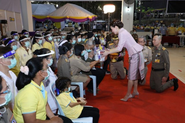 "พระราชินี" ทรงห่วงใยราษฎร บุคลากรทางการแพทย์ ในพื้นที่เสี่ยง "โควิด 19"