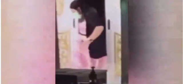 สนั่นโซเชียล คลิปแอบถ่ายพระชั้นผู้ใหญ่วัดดัง เดินออกมาจากในกุฏิกับสีกาลำพัง 2 ต่อ 2