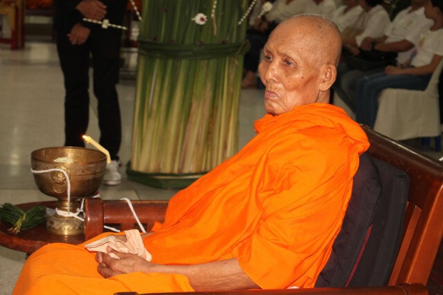 สุดอาลัย!! "หลวงปู่หวล" เกจิฯดังวัตถุมงคล'เหล็กไหล' มรณภาพแล้ว