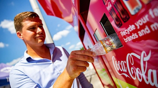 'โค้ก' ติดอันดับผู้สร้างขยะพลาสติกอันดับ 1 ของโลก