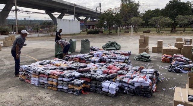 ศปลป.ตร.จับผู้ค้าเสื้อผ้าละเมิดลิขสิทธิ์ ของกลาง 10 ล้านบ.