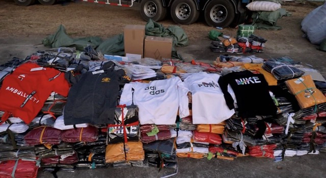 ศปลป.ตร.จับผู้ค้าเสื้อผ้าละเมิดลิขสิทธิ์ ของกลาง 10 ล้านบ.