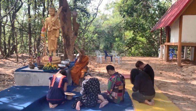 นักท่องเที่ยว แห่เที่ยวขึ้นสะพานแขวนสลิงวัดป่าพิมล