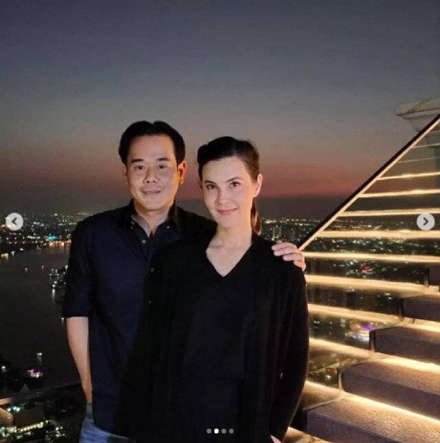 "เป๊ก สัณณ์ชัย" ควงคู่ธัญญ่า ดินเนอร์สุดหวาน ครบรอบแต่งงาน แต่โดนเมียไลน์มาด่า