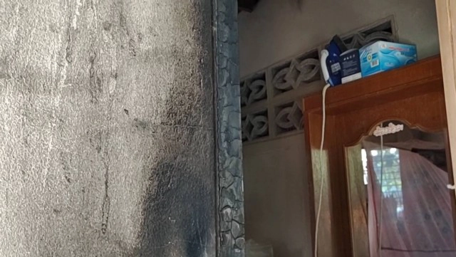 หวิดวอด! เด็กเล่นจุดไฟเผาแผงไข่