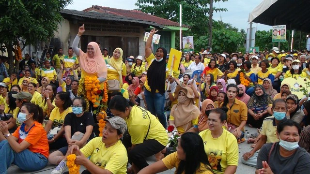 "นาที" กราบขอคะแนนให้ "ภุชงค์" เป็นนายก อบจ.พัทลุง