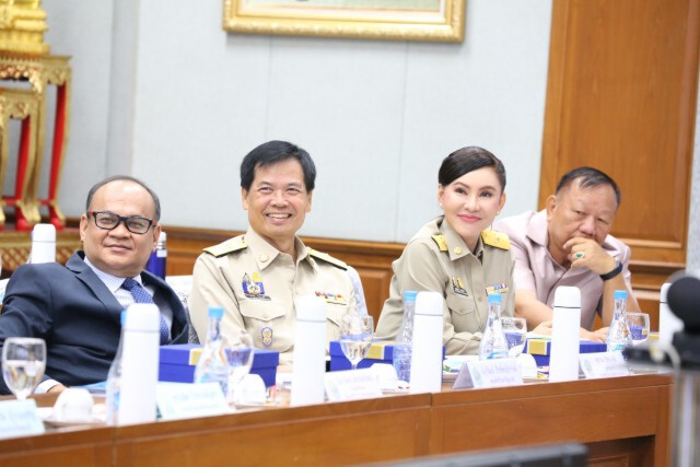 "สุชาติ" รมว.แรงงาน มอบนโยบาย สปส. ภารกิจ 7 ข้อ เน้นขับเคลื่อนงานเพื่อช่วยเหลือลูกจ้าง ผู้ประกันตน