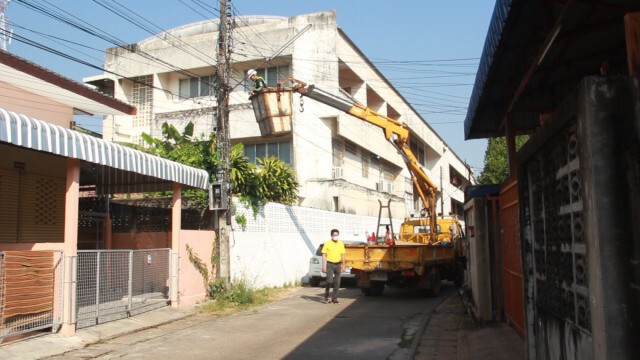 เร่งติดตั้งไฟส่องสว่างทางลัด-ทางรองป้องกันเหตุ