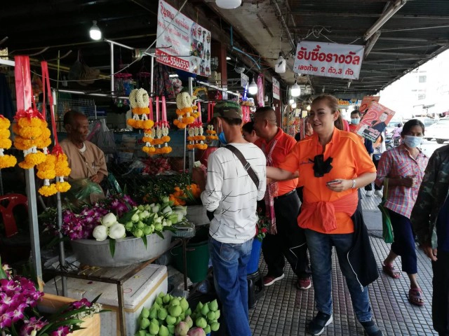 อดีตดาราช่วยหาเสียง นายก.อบจ.กลางตลาด