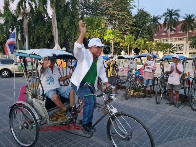 โค้งสุดท้ายหาเสียงเข้ม หมอแหยงซิ่งสามล้อปั่นโชว์