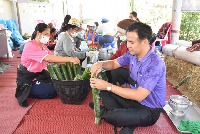 สืบสานประเพณี"เผาข้าวหลามข้าวเหนียวใหม่