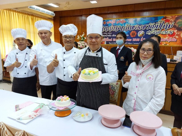 มอบ"เค้ก"ของขวัญปีใหม่" ราคาย่อมเยา