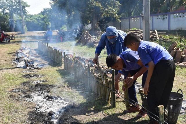 สืบสานประเพณี"เผาข้าวหลามข้าวเหนียวใหม่