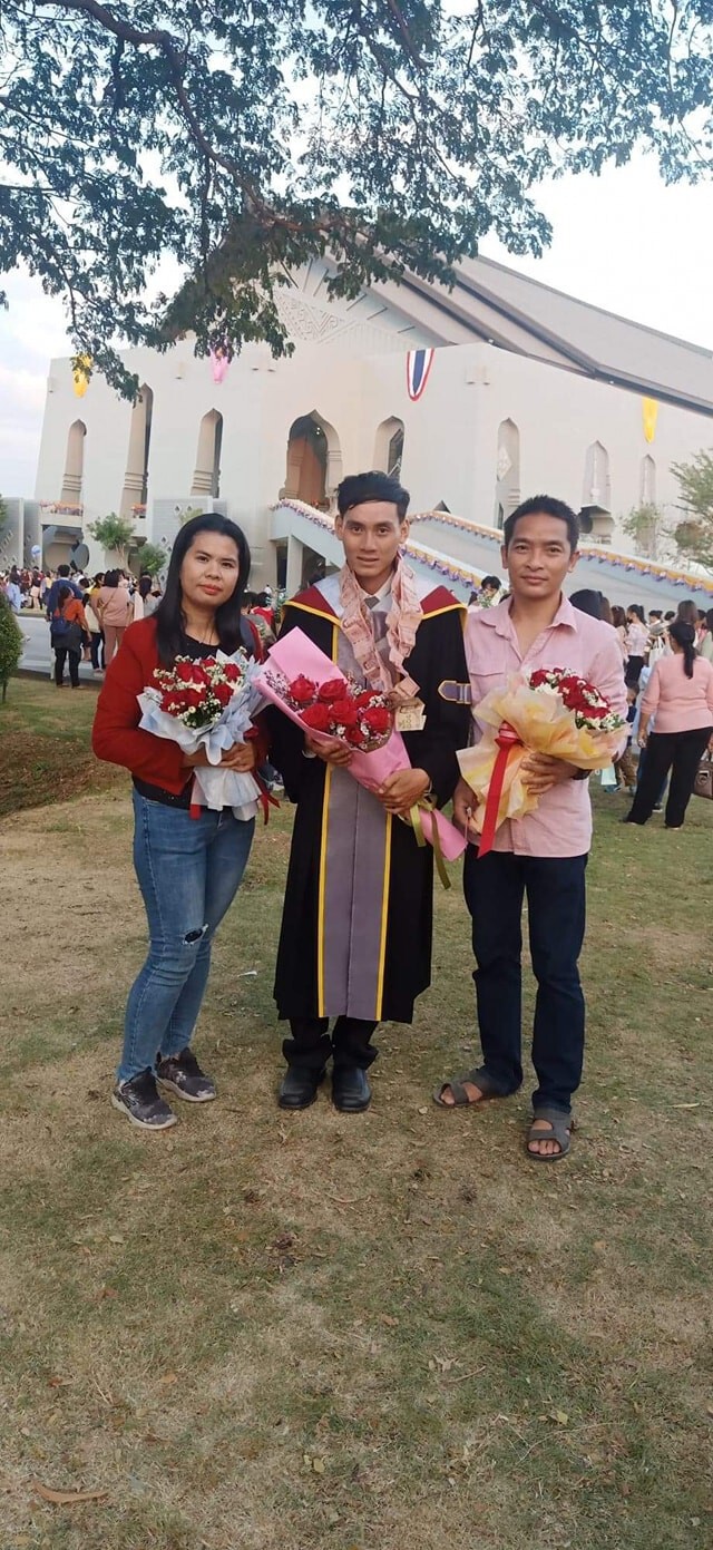 แชร์กระหน่ำแม่ยินดีลูกรับปริญญา