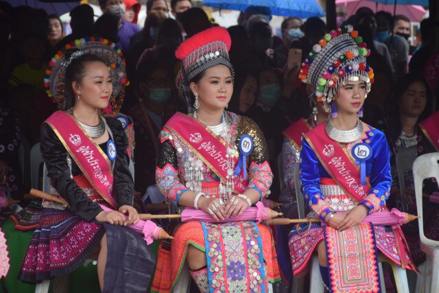 ชาวบ้านนับพันร่วมงาน"ปีใหม่ม้ง"