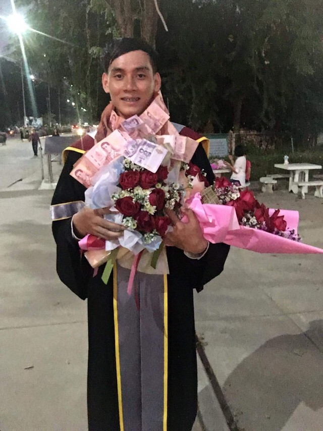 แชร์กระหน่ำแม่ยินดีลูกรับปริญญา