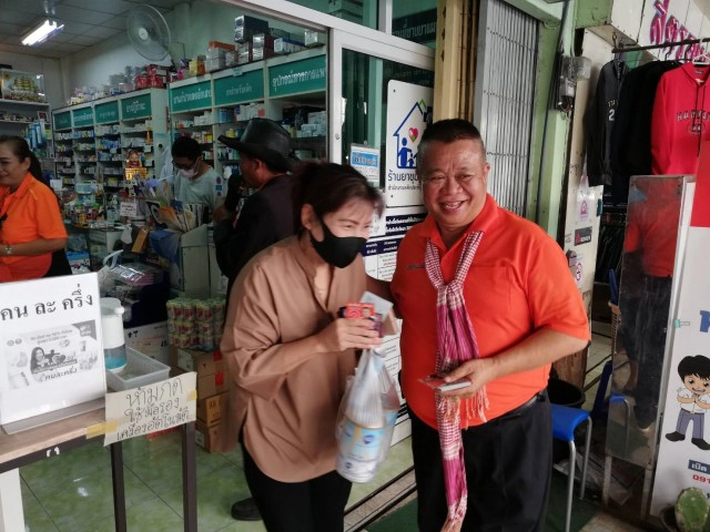 อดีตดาราช่วยหาเสียง นายก.อบจ.กลางตลาด