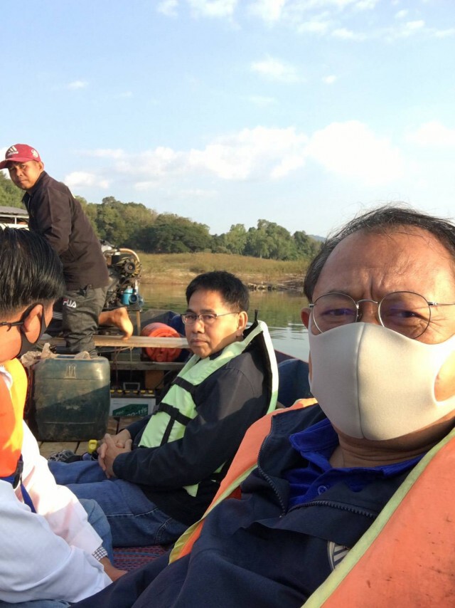 "นั่งเรือ"หาเสียงเกาะกลางเขื่อนสิริกิติ์