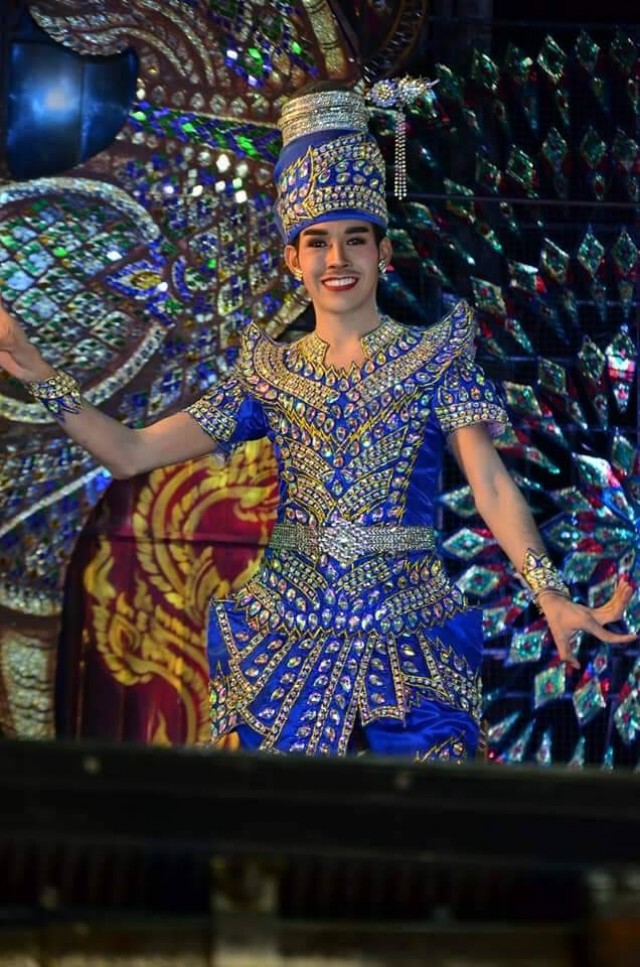 หัวหน้าวงศิลปินภูไทหลั่งน้ำตาสุดอาลัยครูเต้ยศิษย์เอก