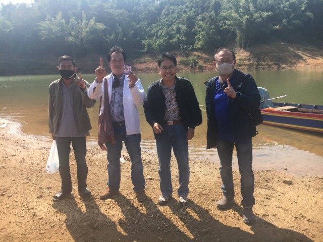 "นั่งเรือ"หาเสียงเกาะกลางเขื่อนสิริกิติ์
