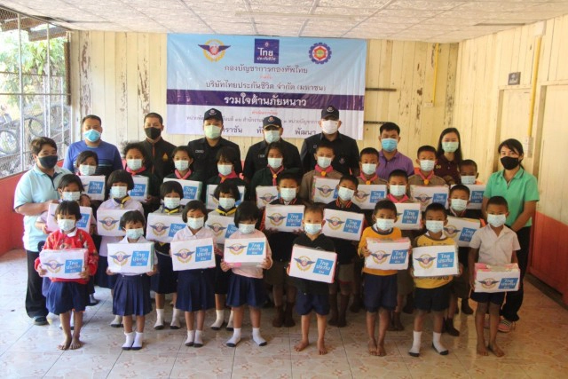 "ทหาร-ไทยประกันชีวิต"คลายหนาวเด็กบนดอยสูง