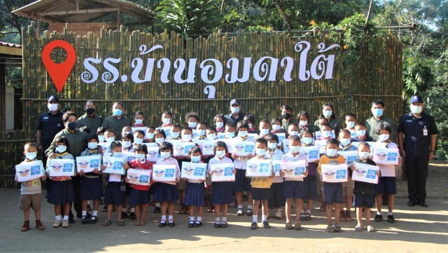 "ทหาร-ไทยประกันชีวิต"คลายหนาวเด็กบนดอยสูง